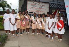 Loreto Celebrates mass during prize giving day.jpg